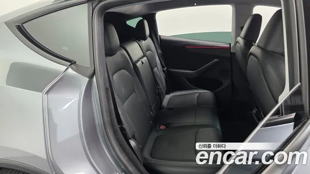 Tesla Model Y — Фото автомобиля 17