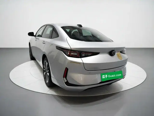 Changan Qiyuan A05 — Фото автомобиля 4