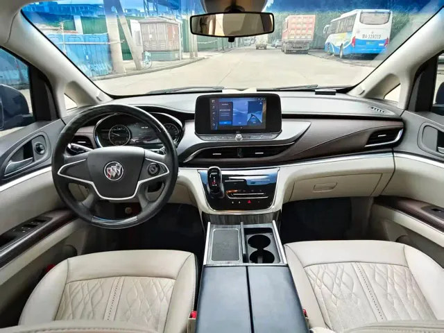 Buick GL8 — Фото автомобиля 5