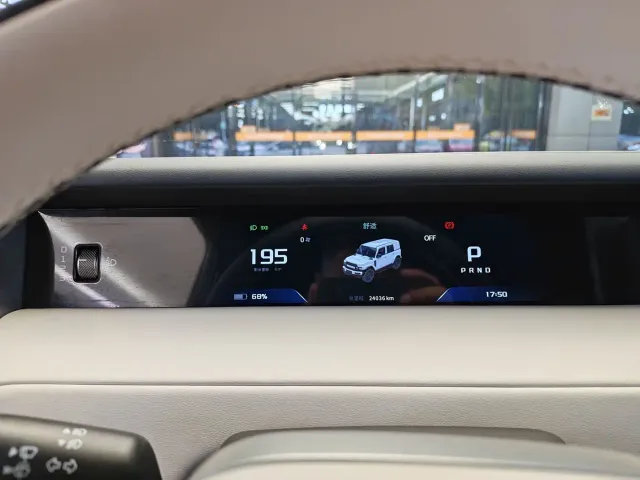 iCAR V23 — Фото автомобиля 11