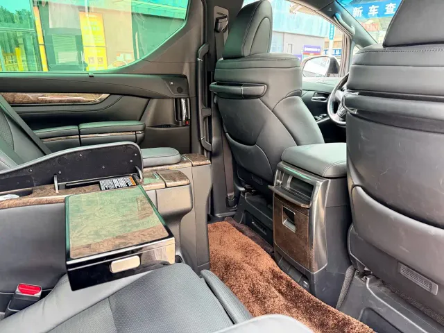Toyota Alphard — Фото автомобиля 18