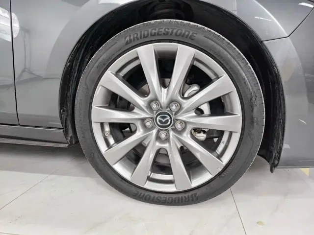 Mazda Axela — Фото автомобиля 4