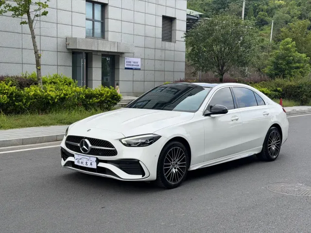 Фотография автомобиля — Mercedes-Benz C-Class