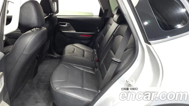 Kia Niro Niro Plus Air — Фото автомобиля 11