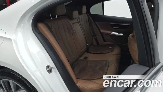 Mercedes-Benz E-Class — Фото автомобиля 11