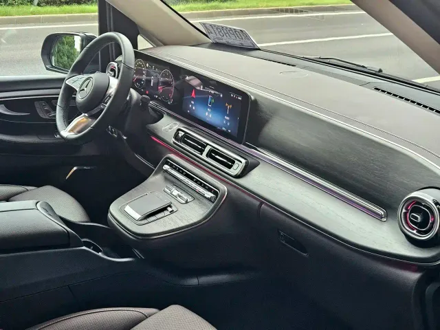 Mercedes-Benz V-Class — Фото автомобиля 26