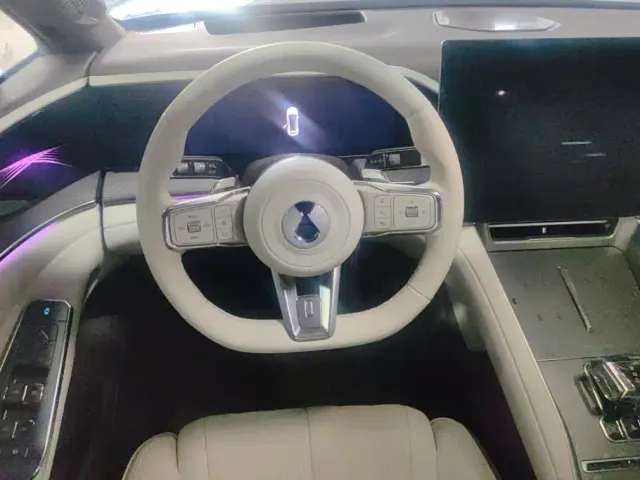 Denza Z9GT — Фото автомобиля 15