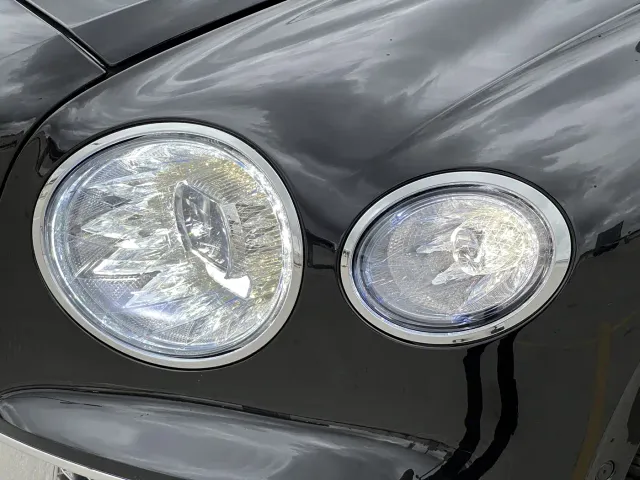 Bentley Flying Spur — Фото автомобиля 19