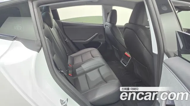 Tesla Model 3 — Фото автомобиля 11