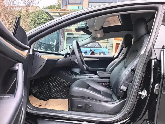 Tesla Model 3 — Фото автомобиля 5