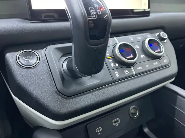 Land Rover Defender — Фото автомобиля 7