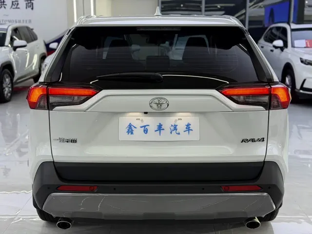 Toyota RAV4 — Фото автомобиля 9