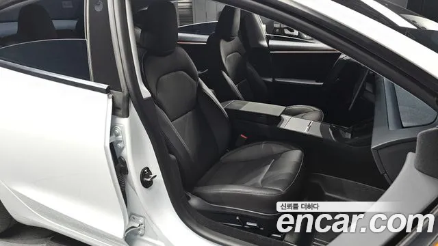 Tesla Model 3 — Фото автомобиля 26