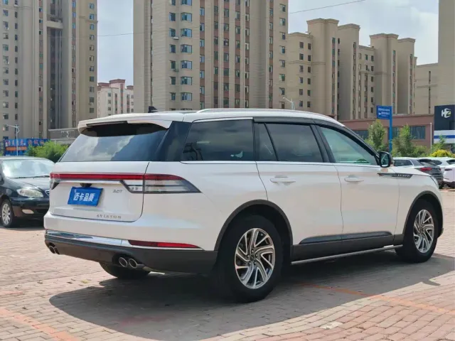 Lincoln Aviator — Фото автомобиля 12