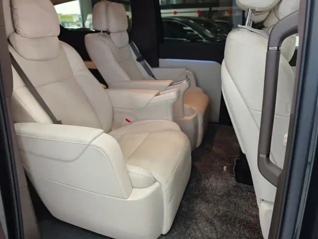 Li Auto MEGA — Фото автомобиля 16