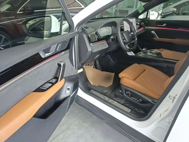 BYD Tang — Фото автомобиля 15