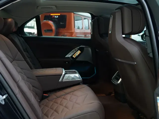 BMW 7 Series — Фото автомобиля 16
