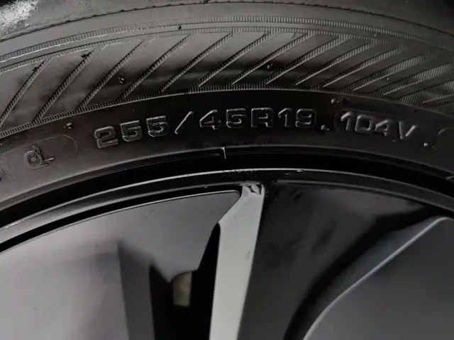 Tesla Model Y — Фото автомобиля 24