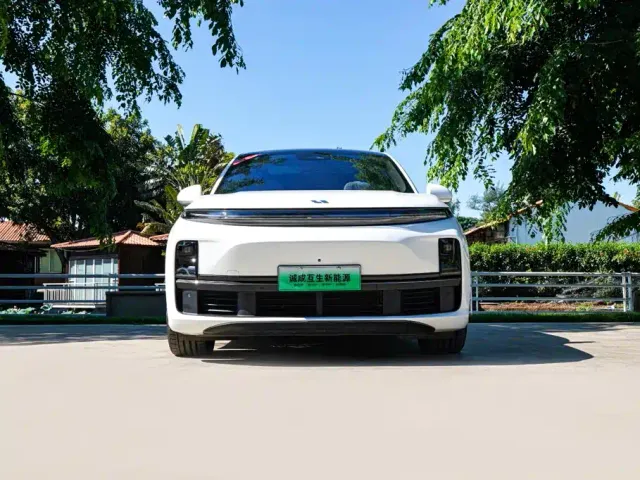 Li Auto L7 — Фото автомобиля 2