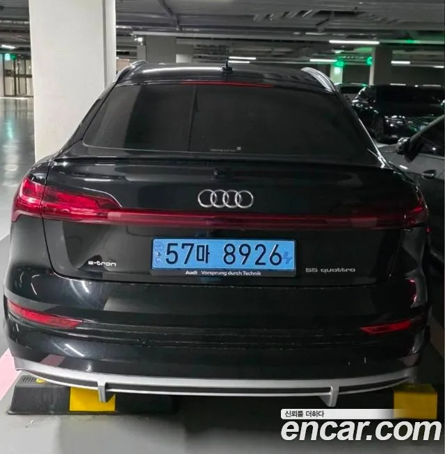 Audi e-tron — Фото автомобиля 2