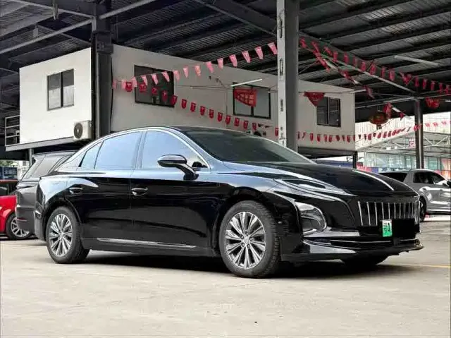 Hongqi E-QM5 — Фото автомобиля 3