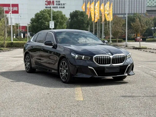 BMW 5 Series — Фото автомобиля 3