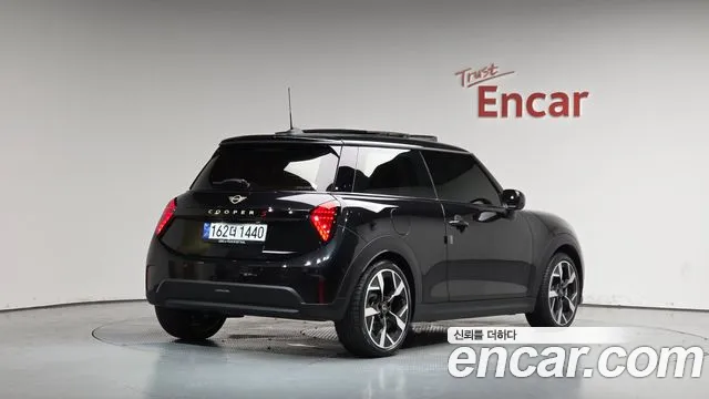 Фотография автомобиля — MINI Cooper Generation 4