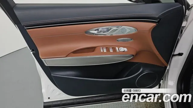 Genesis GV70 — Фото автомобиля 23