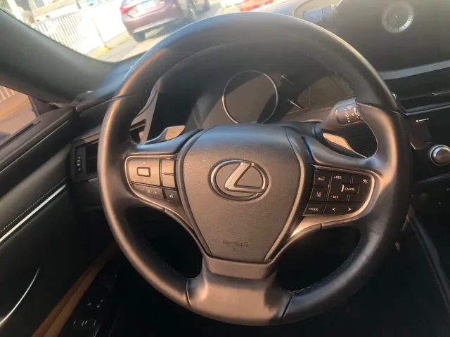 Lexus ES — Фото автомобиля 20
