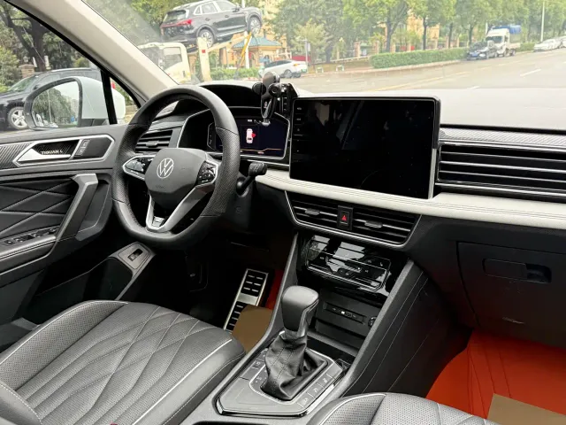 Volkswagen Tiguan L — Фото автомобиля 12
