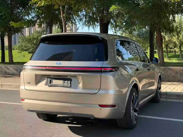 Li Auto L9 — Фото автомобиля 9