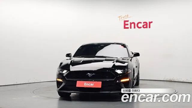 Ford Mustang — Фото автомобиля 2