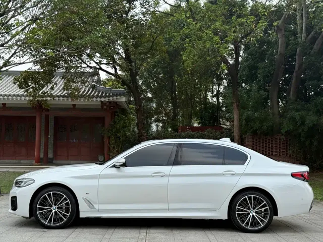 BMW 5 Series — Фото автомобиля 13