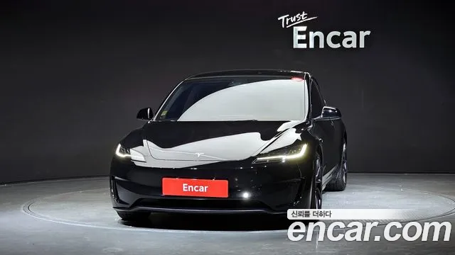 Tesla Model 3 — Фото автомобиля 3