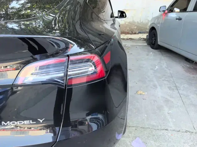Tesla Model Y — Фото автомобиля 7