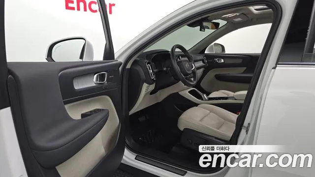 Volvo XC40 — Фото автомобиля 15