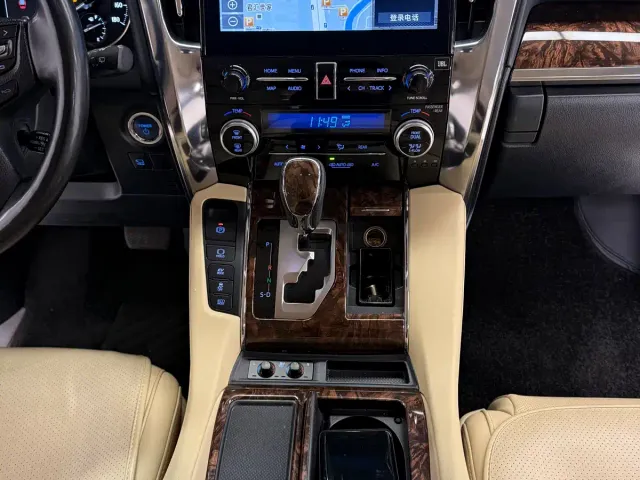 Toyota Alphard — Фото автомобиля 14