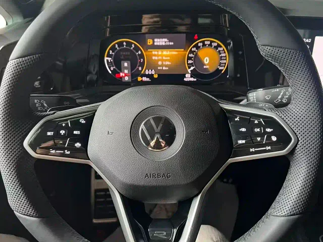 Volkswagen Golf — Фото автомобиля 24