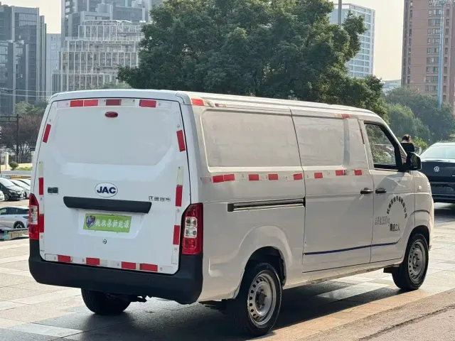 JAC Motors Blue Cat — Фото автомобиля 7