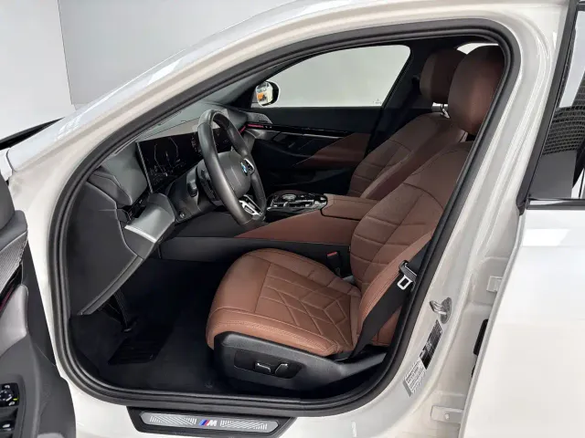 BMW 5 Series — Фото автомобиля 12