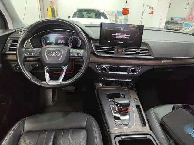 Audi Q5L — Фото автомобиля 9
