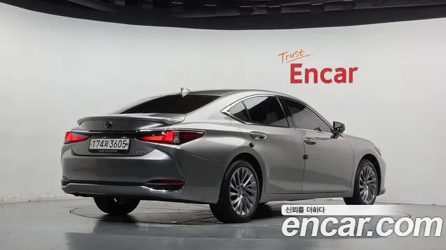 Lexus ES 7th Gen — Фото автомобиля 2