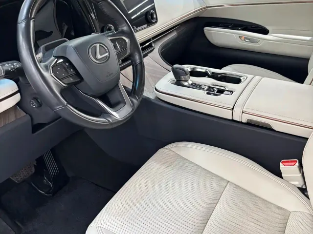 Lexus LM — Фото автомобиля 8