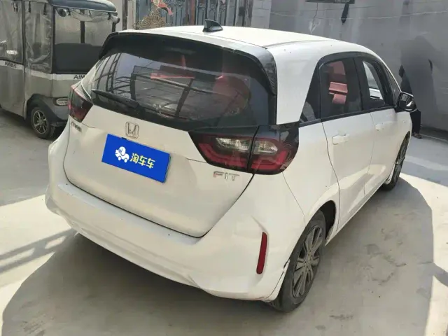 Honda Fit — Фото автомобиля 3