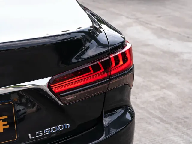 Lexus LS — Фото автомобиля 7