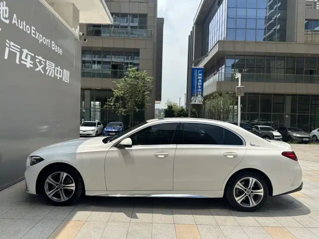 Mercedes-Benz C-Class — Фото автомобиля 3