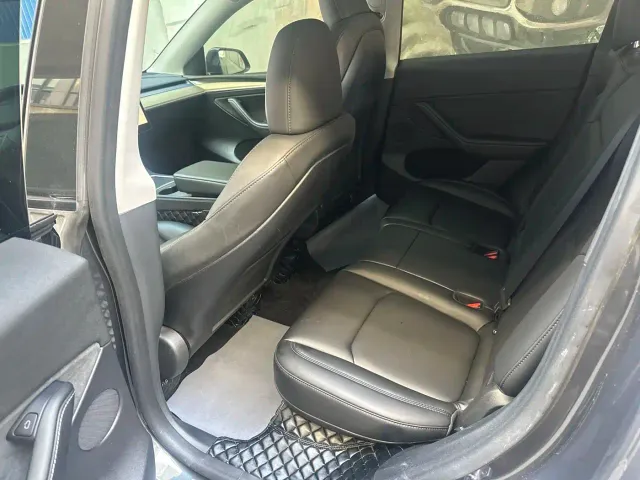Tesla Model Y — Фото автомобиля 9