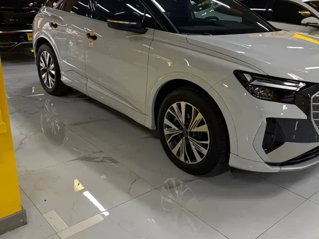 Audi Q4 e-tron — Фото автомобиля 3