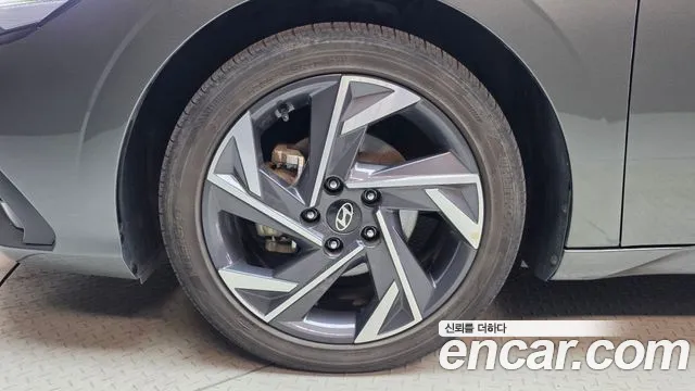 Hyundai Avante CN7 — Фото автомобиля 5