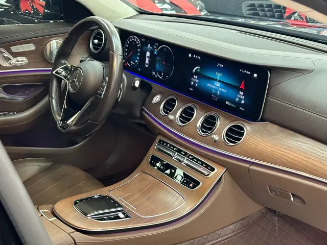 Mercedes-Benz E-Class — Фото автомобиля 23